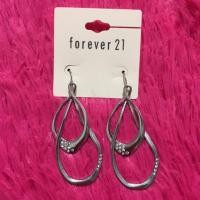 ราคา ส่งฟรี ต่างหูแบรนด์แท้Forever21 (1892809994)
