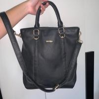 ราคา กระเป๋าทรงtote Taywin แท้100% หนังแท้ สภาพดี (5810911666)
