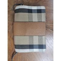 ราคา กระเป๋าburberryของใช้ส่วนตัวสภาพตามรูปค่ะผ้า+หนังค่ะ (42912895388)