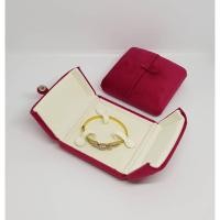 ราคา กล่องกำไลแบบกระดุม กำมะหยี่ทั้งใบ ขนาด 10*10*4 ซม รหัส DW10 (48354805006)