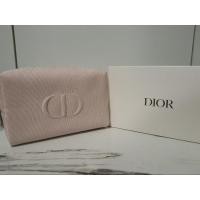ราคา กระเป๋าเครื่องสำอางค์ Dior แท้ พร้อมส่ง! (19749177512)