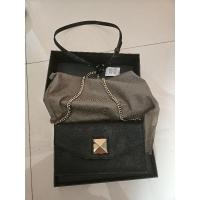 ราคา [ต้นฉบับแท้ 100%] Charles & Keith Long Zip Clutch Sling Bag สีดํา (28323039946)