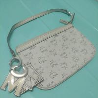 ราคา กระเป๋าคล้องมือ mcm แท้100% สภาพดี (10948277040)