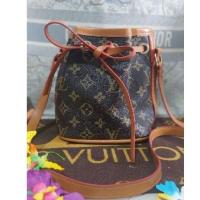 ราคา กระเป๋าหนังแคนวาสทรงจีบมินิหลุยสวิตตองลายไมโนแกรมมือสอง (23643027251)