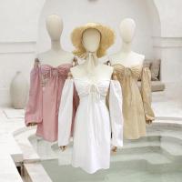 ราคา เดรสกระโปรงสั้น ทรงเปิดไหล่ เว้าช่วงเอวใส่ยางทำเป็นห่วงตรงช่วงอก ผูกคอ ด้านหลังใส่สม็อคเต็มหลังเลย มีซับใน (19008649158)