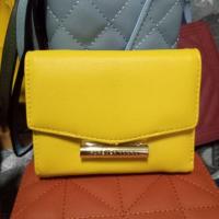 ราคา กระเป๋าสตางค์ สีเหลืองแบบ 3 พับใบสั้น (5429268762)