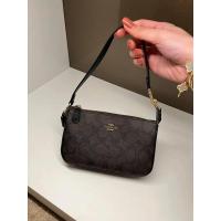 ราคา coach pouch แท้♥️ (22316393199)