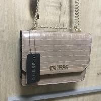 ราคา GUESS cross body new collection มือ2 (4344819305)