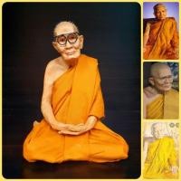 ราคา หลวงปู่แหวน สุจิณโณ วัดดอยแม่ปั๋ง (หน้าตัก5นิ้ว สูง18ซม.)งานไฟเบอร์หุ่นขี้ผึ้ง ห่มจีวรติดผมจริง (8716818704)