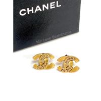 ราคา Chanel Gold Tone Small Paris CC Logo (รับประกันสินค้าแท้) (24251402239)