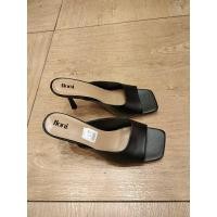 ราคา Fioni tempo shapeed black Heels โดย payless (42205727523)