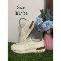 ราคา รองเท้ามือสองสภาพดีมาก (40212821253)