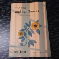 ราคา หนังสือ The sun and her flowers ในมือเธอมีดอกทานตะวัน (12541156762)