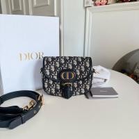 ราคา รบกวนสอบถามก่อนสั่งซื้อ Like new ‼️ Dior bobby small ปี2020 สภาพสวยค่ะ ขอบมุมไม่ถลอก ภายในสะอาด แคนวาสสวย อะไหล่ทอง (26629085989)