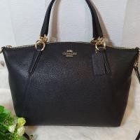 ราคา พร้อมส่ง coach #F28993 ♦️ทรงพัดสีดำล้วน สายยาวถอดได้ ปรับได้ค่ะ ขนาด: 13 1/2" (L) x 8 1/2" (H) x 3 1/4" (W) (4700865015)