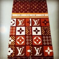 ราคา ปลอกหมอนข้าง ลายหลุยส์สีน้าตาล* (รับปลอกหมอนข้าง 2 ใบ)ขนาดมาตรฐาน ผ้าCotton สีไม่ตก (4095192575)