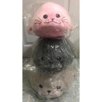 ราคา ตุ๊กตาแมวน้ำอุ๋งอุ๋ง มีทั้งหมด 3 ขนาด หลากสี เป็นวัสดุใยไมโคร มีความนุ่มนิ่มมากๆ น่ารักน่ากอด สินค้ามีคุณภาพ จำนวนจำกัด (2867631807)