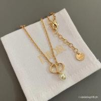 ราคา สร้อยคอมุกเงางาม Dior Glossy Finish CD Beads สำหรับของขวัญวันวาเลนไทน์ (48208578490)