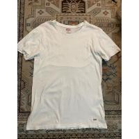 ราคา levi’s เสื้อยืดสีขาว มือสอง ตำหนิรูและด้ายหลุด (55654796114)