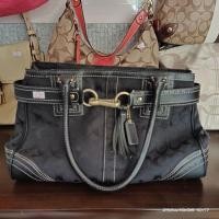ราคา กระเป๋าCoach สีดำ มือสอง งานสวยไม่มีตำหนิ ใหม่เทียบมือหนึ่ง มีแคร์การ์ด ของแท้แน่นอน (8819198182)