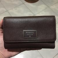ราคา กระเป๋าสตางค์ Dawson Fossil สีน้ําตาลเข้ม (8380025404)