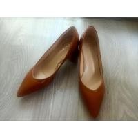 ราคา รองเท้าส้นสูงมือสอง สีน้ำตาล หัวแหลม เบอร์ 38 (6755574020)