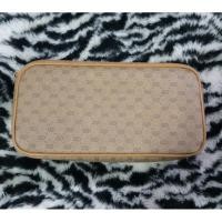 ราคา กระเป๋าถือทรงคลัทช์ ซิปยาวช่องเดียว...GUCCI...ของแท้มือสองสภาพใหม่... (17295100134)