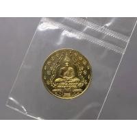 ราคา พระแก้วมรกต รุ่น2 เนื้ออัลปาก้าขัดเงา สร้างโดยสำนักพระราชวัง พิธีพุทธาภิเษก ณ วัดพระศรีรัตนศาสดาราม ปี 2547 ไม่ผ่านใช้ (11559116152)