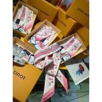 ราคา ผ้าพันคอ ผ้าพันหูกระเป๋า ผ้าพันคอแบรนด์ Pink ป้ายLV พร้อมส่งจากไทย ผ้าพันคอแฟชั่น ผ้าคาดผม แบรนด์เนม.ผ้าริบบิ้น (16162113902)