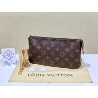 ราคา Used✨ น่ารัก LV pochette accessoires monogram NM‼️ DCปี15 สวย... (7661744527)