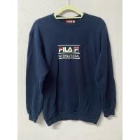 ราคา T4.เสื้อสเวตเตอร์คอกลม แบรนด์ FILA สีกรมท่า สกรีนด้านหน้า งานสวย มือสองสภาพดี (42375674658)