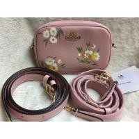 ราคา Coach คาดอก คาดเอว สะพายข้าง สีชมพูลายดอกเดซี่ (3908739872)