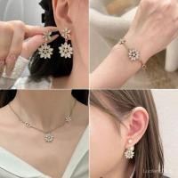 ราคา Dior CD Series ต่างหู สร้อยคอ สร้อยข้อมือ และ Brooch สไตล์ใหม่ในต้นฤดูใบไม้ผลิ มาพร้อมเพชรเต็มเรือน ให้คุณดูโดดเด่นทั้งโอกาสพิเศษและการแต่งตัวประจำวัน (49357979686)