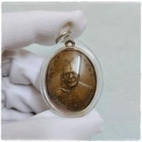 ราคา เหรียญรุ่นแรก หลวงพ่อแดง วัดเขาบันไดอิฐ ปี ๒๕๐๓ จี้พระเลี่ยมกรอบอย่างดี พร้อมบูชา (25242965550)