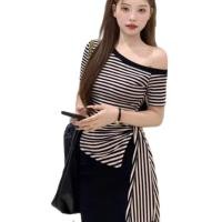 ราคา เสื้อยืดลายทางเปิดไหล่ใส่ง่ายสําหรับผู้หญิงผ่าข้างเดียวผูกโบว์ กิกะไบต์ (47456987388)