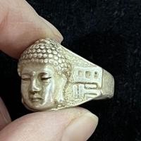 ราคา คอลเลกชันสินค้าเก่าโบราณนิตยสารโบราณเก่าเงินทิเบตแม้วทองแดงสีขาวพระพุทธรูปหัวแหวนแหวนประแจ4.8 (49808389937)