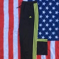 ราคา กางเกง Adidas ผ้าร่ม มือสอง สีดำ แถบเขียว กางเกงวอร์มราคาถูก สำหรับผู้ชาย และผู้หญิง (Second-hand Adidas Trousers) (7032453536)