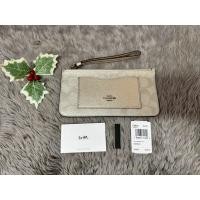 ราคา กระเป๋า Coach รุ่น Corner Zip Wristlet ซิปเดียว Size L (44161380905)
