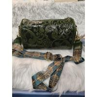 ราคา กระเป๋าทรงหมอนสีเขียวเหนี่ยวทรัพย์ ลายฉลุนูนมิติตัวจริงสวยมาก! มาพร้อมอะไหล่ทองเหลืองรมดำสุดคลาสสิก งานตู้ญี่ปุ่นมือสอง (41678587970)
