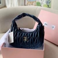 ราคา 29FE MIU*M Female2024New Crossbody Advanced Texture hobo Pleated Selenodont Bag Portable Baguette B (28719511966)