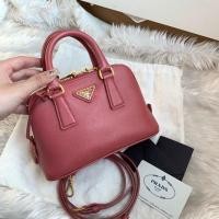 ราคา Like new Prada alma mini สีชมพู สภาพสวยมาก หนังทรงแข็ง อะไหล่ทองวิ้ง ภายในสะอาด ขอบมุมไม่ถลอก อุปกรณ์ : การ์ด ถุงผ้า ส (2129321183)