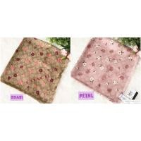 ราคา Coach แท้ ✔️ พร้อมส่ง ผ้าพันคอ ผ้าคลุมไหล่ สี่เหลี่ยมจตุรัส | Coach Signature Tossed Peony Print Silk Square Scarf (2913404671)