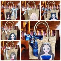 ราคา กระเป๋าสานกระจูดทรงกล่องพับขอบแต่งผู้หญิงแถมโบว์ทุกใบค่ะ (22727904115)
