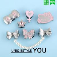 ราคา รองเท้าหัวเข็มขัดลายดอกไม้ ดีไซน์ใหม่ สไตล์โมเดิร์น มีแท่นติดโลหะเงินสีชมพู สามารถถอดออกได้ (56556940014)