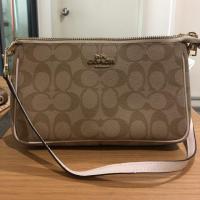 ราคา ขาย coach pouch สีขาว สภาพดี ราคาไม่แรงค่ะ (6412277331)