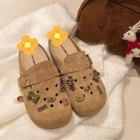 ราคา เชือกรองเท้า สายเชือกรองเท้า อุปกรณ์เสริมรองเท้าหัวเข็มขัด Retro Toe-Covered รองเท้าแตะผู้หญิง 2025 สไตล์ใหม่ที่ถอดออกได้ DIY หนา Soled ครึ่งฝาครอบ Birkenstock รองเท้าดอกไม้ผู้หญิง (47458153305)