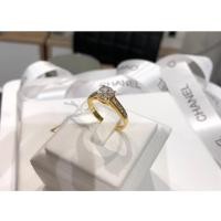 ราคา แหวน cz เหลี่ยมเดียวกันกับแหวนเพชรแท้ เพชรเม็ดชู 70 กะตัง 4 เตย ประดับเพชรข้างแถวเรียง (6711141837)