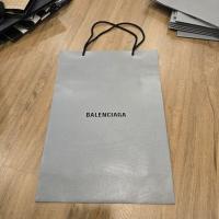 ราคา ถุงช้อปปิ้งกระดาษสีเทาพร้อมหูหิ้วเชือกสีดำจากแบรนด์หรู Balenciaga (57755012942)