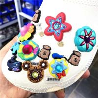 ราคา Jibbitz Crocs เข็มกลัด PVC รูปดอกไม้ ประดับเพชร สําหรับตกแต่งรองเท้า FZL56 (20167740788)