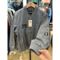 ราคา [NEW] เสื้อแจ็คเก็ตบอมเบอร์ MC JEANS ผ้าไนลอน สีเทา [ของแท้รับจากช้อป100%] มีครบไซส์ เหมาะทุกสรีสะ สินค้าพร้อมส่ง✅ (28793768933)